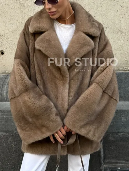 Норковый полушубок в пастельном оттенке - фото 1