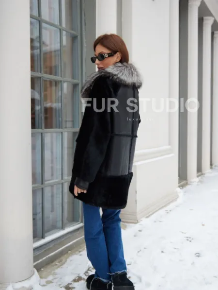 Дубленка черная с меховым воротником - фото 3