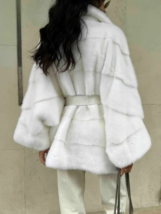 Норковая шубу Saga furs в белом цвете фасон - летучая мышь - фото 4