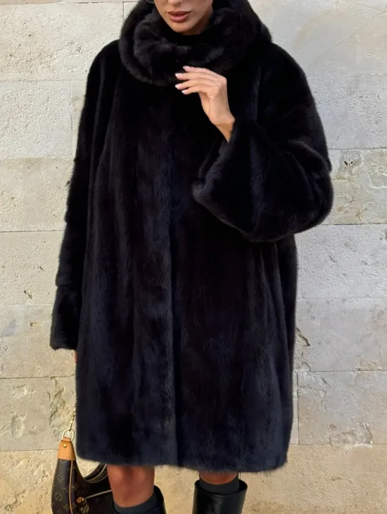 Шуба из аукционной норки с капюшоном роспуск - цвет уголь - фото 7