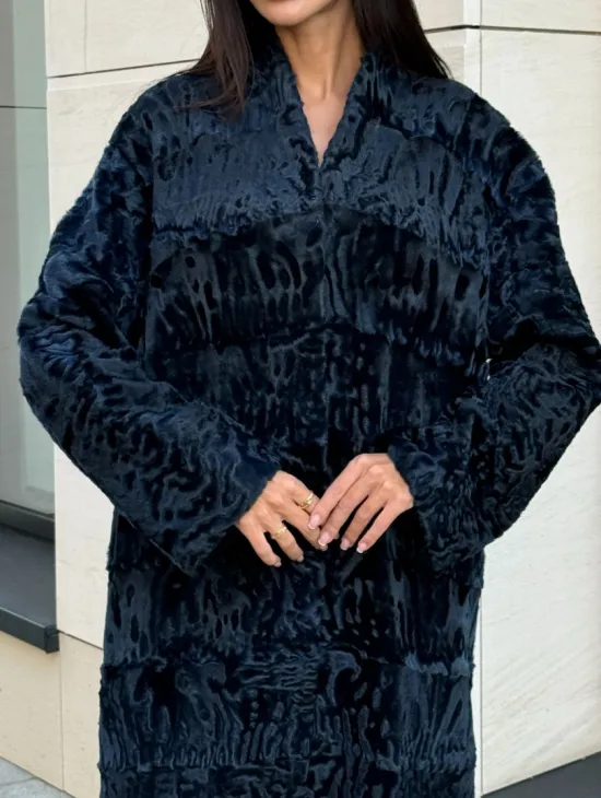 Пальто из меха каракуля с V-образным воротником, цвет Indigo Blue - фото 1