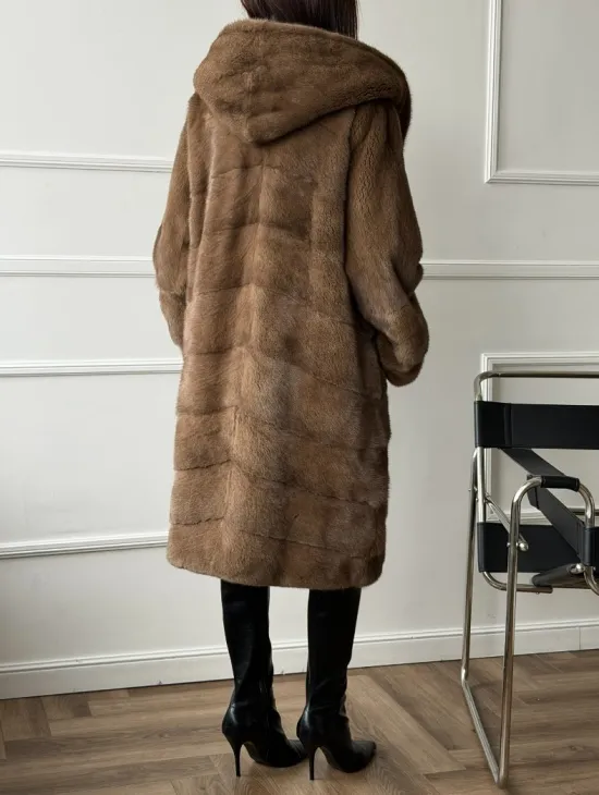 Шуба из меха премиальной плюшевой норки с капюшоном - фото 7