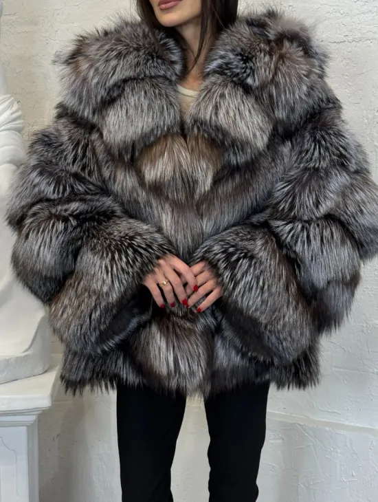 Полушубок с капюшоном из натурального меха лисы чернобурки с поясом - фото 4