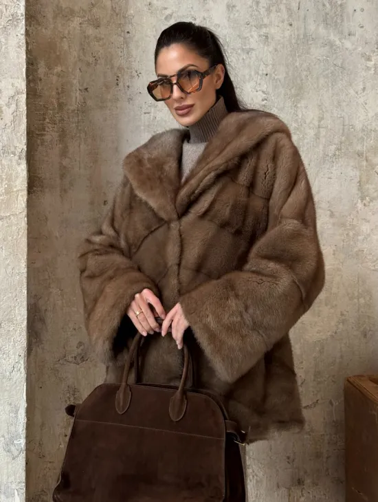 Укороченная норковая шуба с капюшоном из норки - фото 5