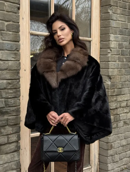 Шуба - пончо из аукционной норки Black с воротником из куницы - фото 7