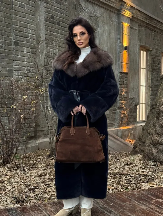 Норковая шуба с капюшоном из натурального меха куницы - фото 8
