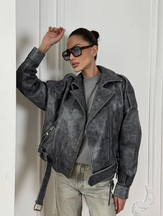 Женская косуха оверсайз из натуральной кожи с потертостями в стиле 