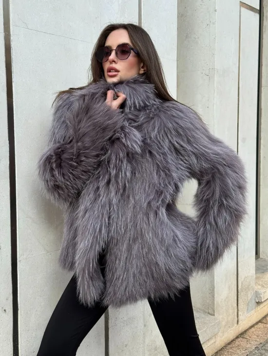 Шуба из меха енота с английским воротником цвет - лаванда - фото 11