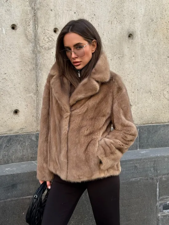 Короткий норковый жакет с английским воротником цвет пастель - фото 8