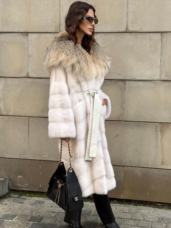 Белая норковая шуба с меховым капюшоном из рыси - фото 5