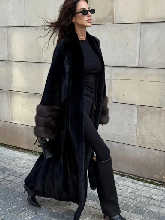 Длинная черная норковая шуба с манжетами из меха куницы - фото 2