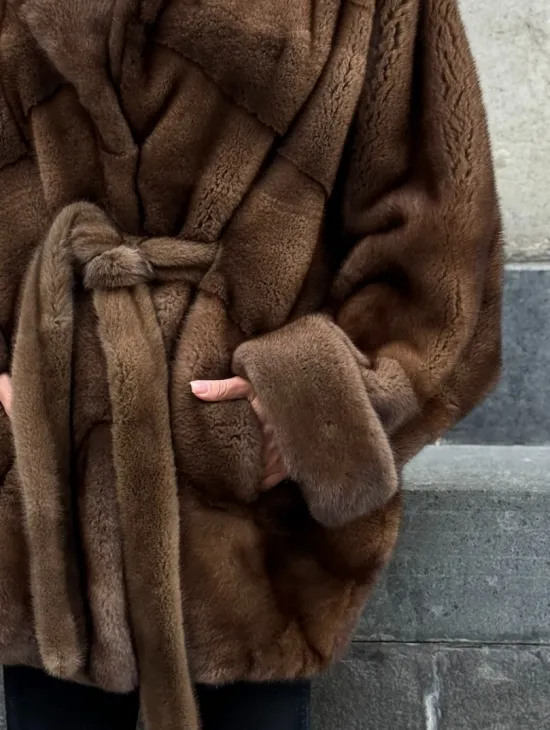 Шуба летучка из премиум меха норки - цвет соболь - фото 1