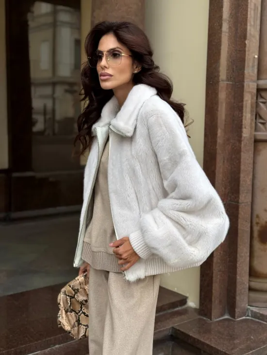 Бомбер оверсайз из аукционной норки жемчужно-натурального цвета - фото 5