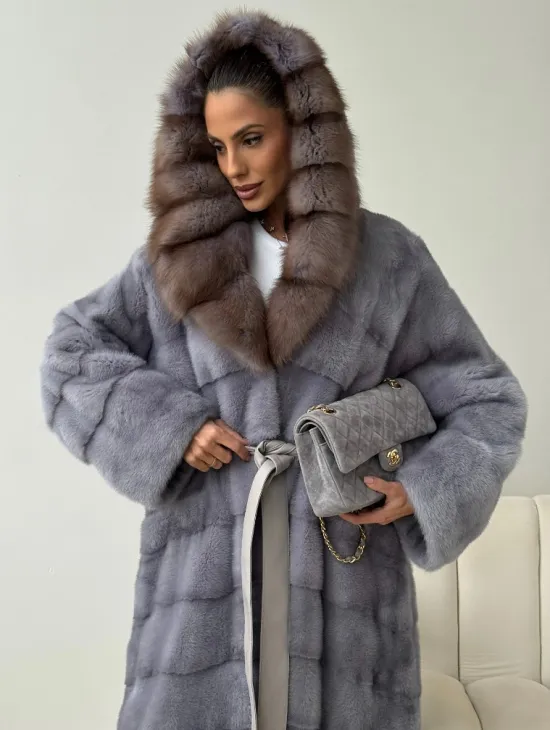 Голубая норковая шуба с капюшоном куницы - фото 1