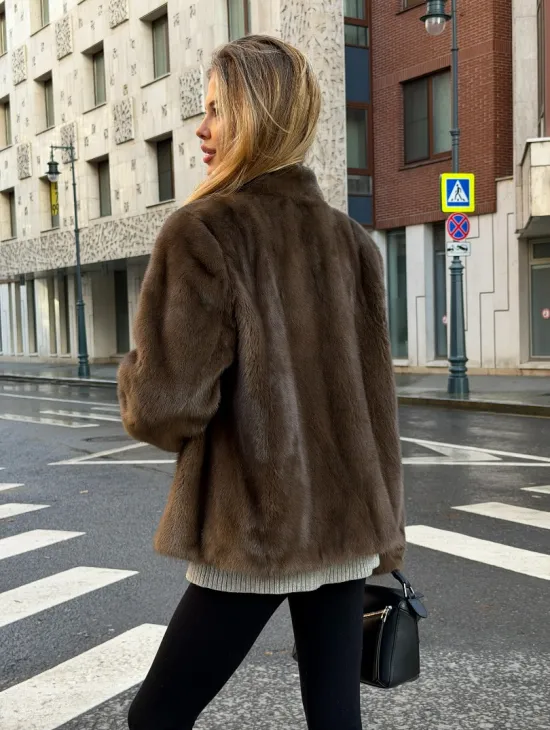 Короткий норковый жакет - цвет соболь - фото 5
