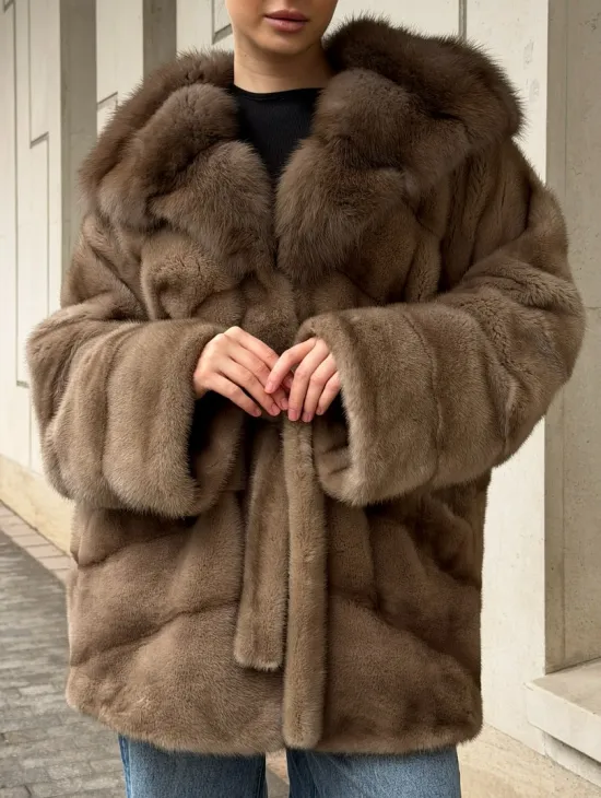 Полушубок норковый с капюшоном из меха куницы - фото 2