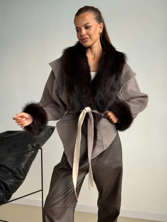 Пальто с мехом фишера - фото 8