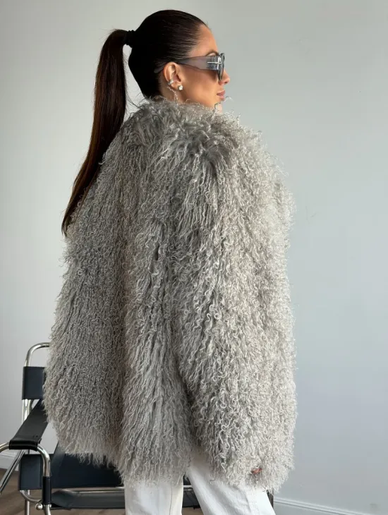 Серая шуба из ламы - фото 5