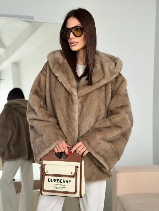 Короткая зимняя норковая шуба с капюшоном - фото 0