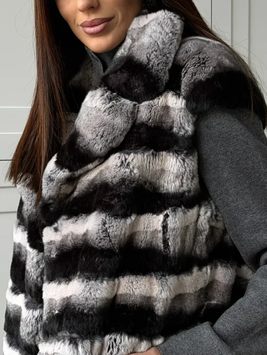 Меховой жилет из шиншиллового кролика - фото 1