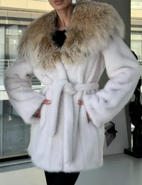 Белая шуба с капюшоном из рыси - фото 2