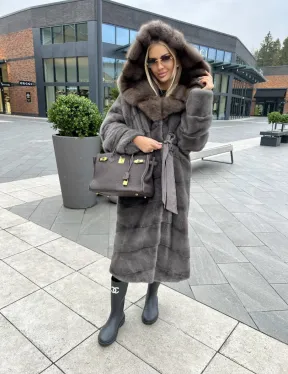 Шуба норковая с капюшоном из меха куницы в цвете графит грей - фото 4
