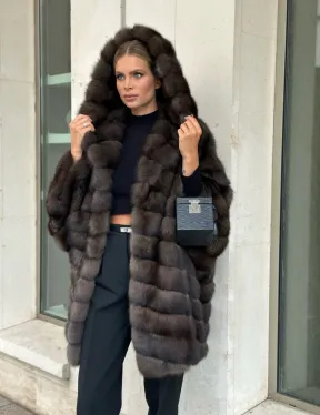 Эффектный жакет из меха соболя с капюшоном седина 1/2 - фото 0