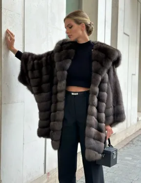 Эффектный жакет из меха соболя с капюшоном седина 1/2 - фото 3