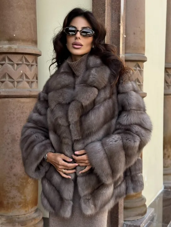 Элегантная шуба из меха куницы - серый трюфель - фото 6
