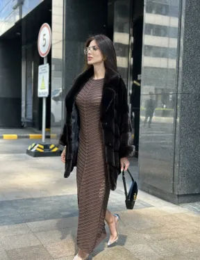 Укороченная норковая шуба в цвете шоколад - фото 8