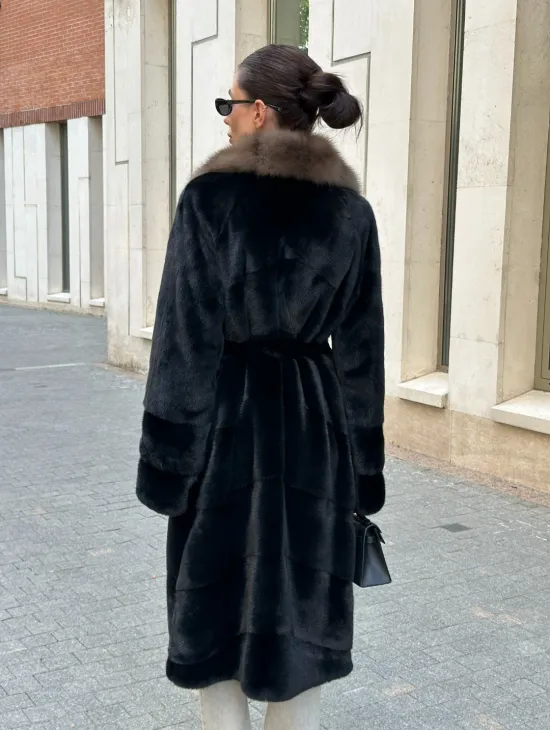 Черная шуба BLACK NAFA с английским воротником из куницы - фото 8